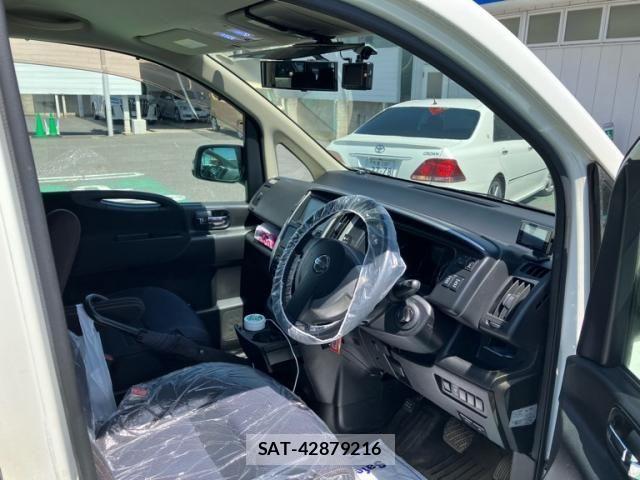 Nissan SERENA 2010-05 6912445-24