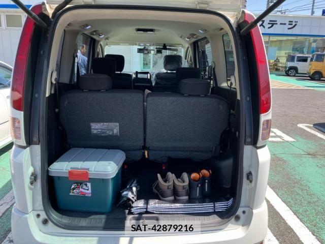 Nissan SERENA 2010-05 6912445-27
