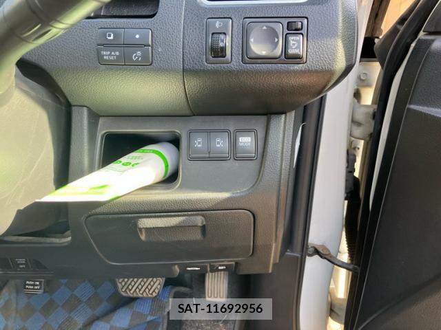 Nissan SERENA 2012-08 7021539-13