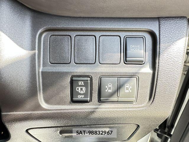 Nissan SERENA 2020-05 7060616-26