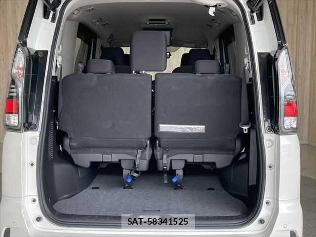Nissan SERENA 2018-02 7060621-11