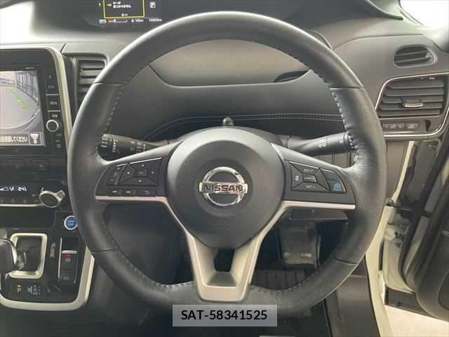Nissan SERENA 2018-02 7060621-12