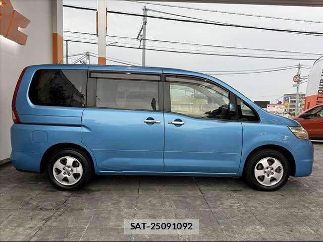 Nissan SERENA 2009-07 7060631-11