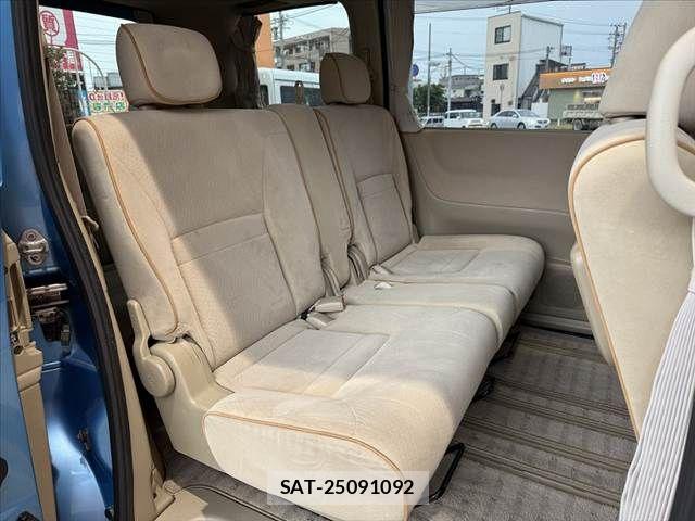 Nissan SERENA 2009-07 7060631-17