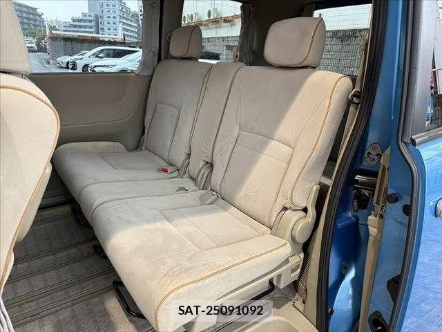 Nissan SERENA 2009-07 7060631-18