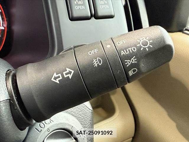 Nissan SERENA 2009-07 7060631-27