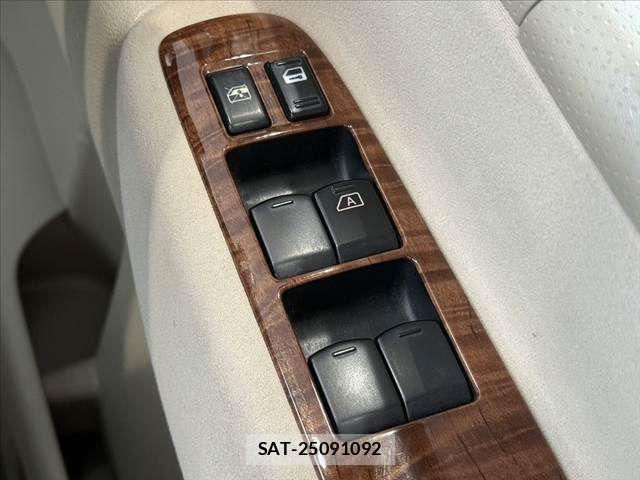 Nissan SERENA 2009-07 7060631-29