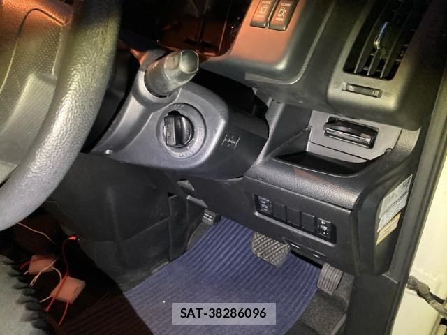 Nissan SERENA 2010-10 7060628-9