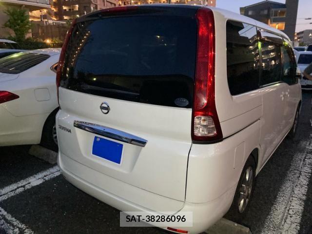 Nissan SERENA 2010-10 7060628-1