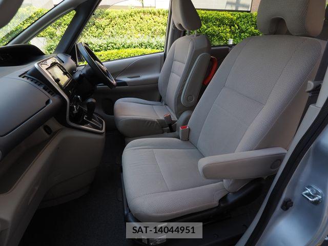 Nissan SERENA 2017-04 7060624-12
