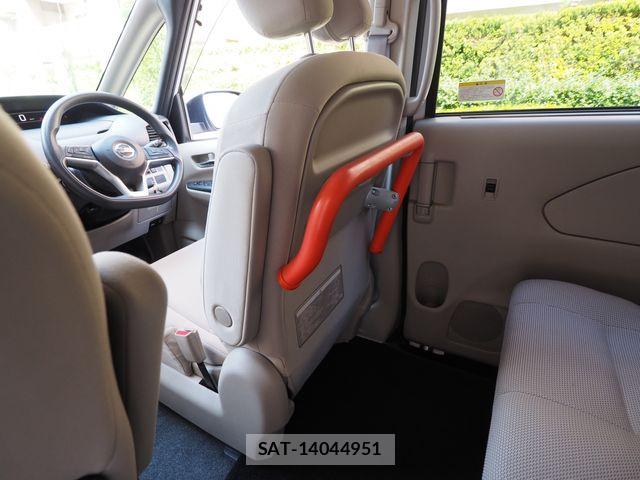Nissan SERENA 2017-04 7060624-13