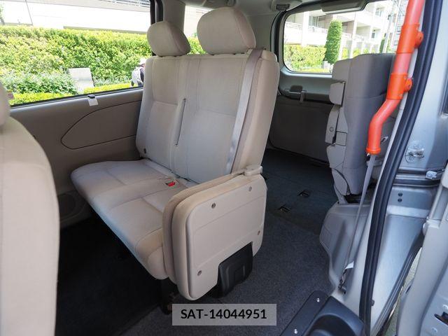 Nissan SERENA 2017-04 7060624-14