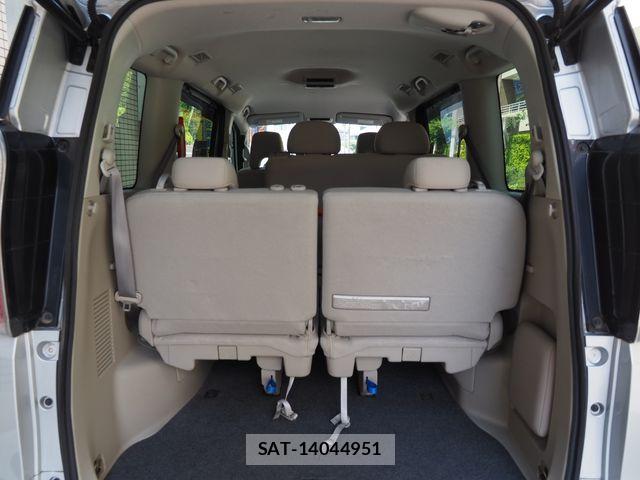 Nissan SERENA 2017-04 7060624-16