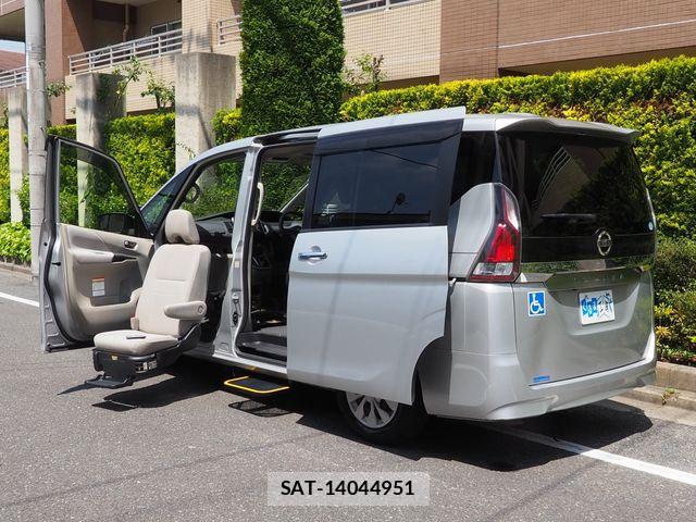 Nissan SERENA 2017-04 7060624-22