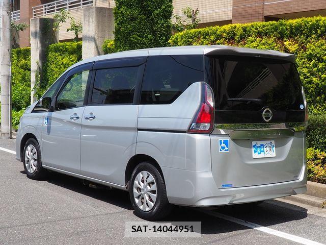 Nissan SERENA 2017-04 7060624-23