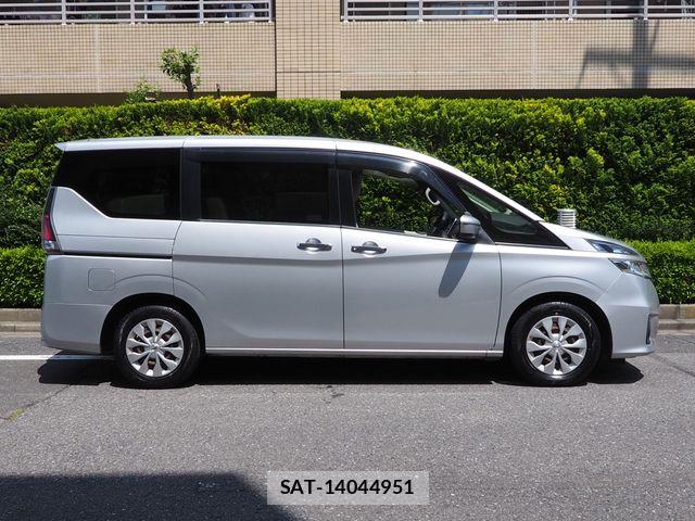 Nissan SERENA 2017-04 7060624-25