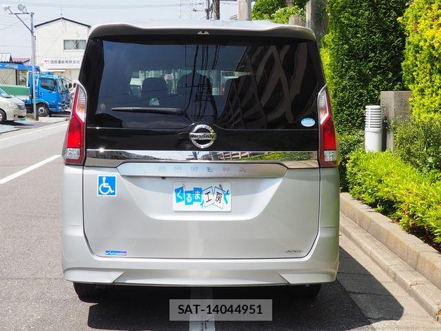 Nissan SERENA 2017-04 7060624-28