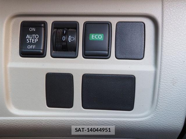 Nissan SERENA 2017-04 7060624-5