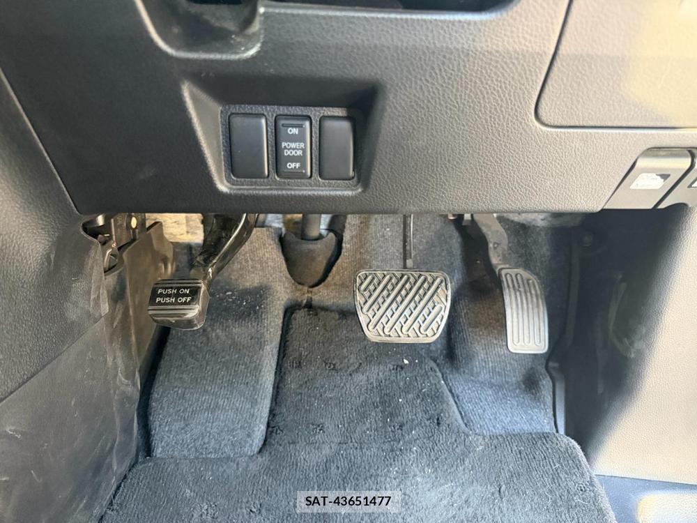 Nissan SERENA 2013 6713473-21