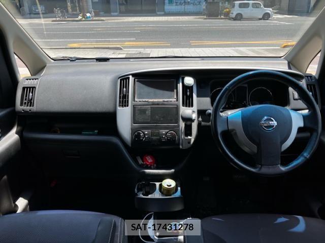 Nissan SERENA 2010-07 7215454-13