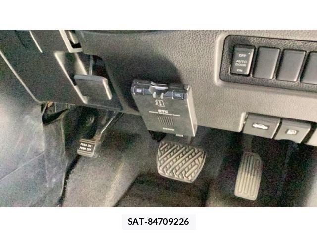 Nissan SERENA 2010-05 7224615-16