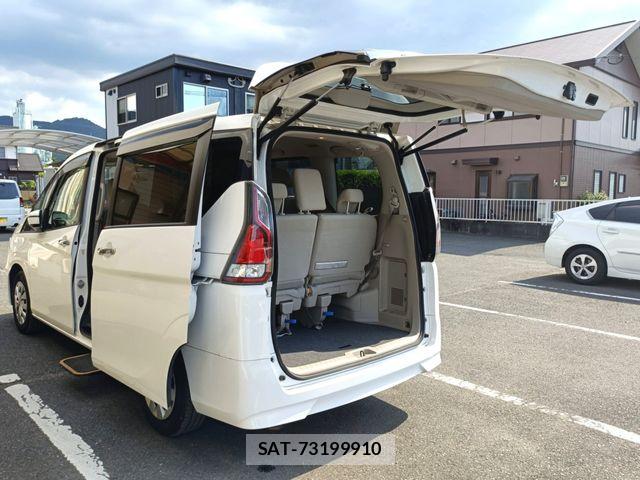 Nissan SERENA 2017-03 7224635-0