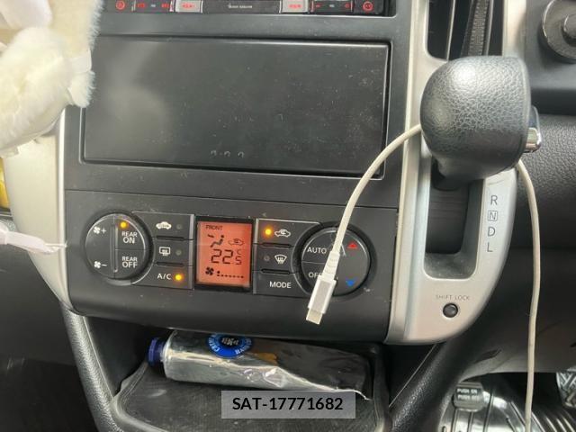 Nissan SERENA 2009-11 7217930-23