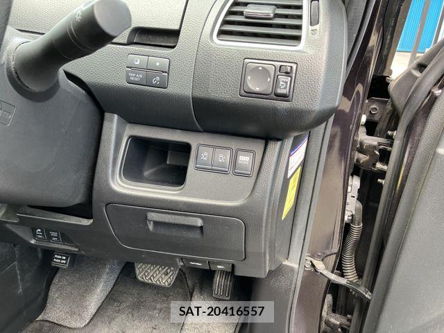 Nissan SERENA 2011-11 7224621-8