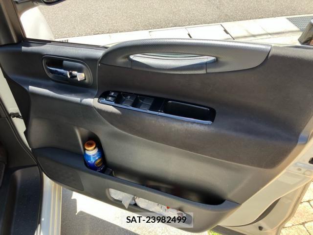 Nissan SERENA 2009-10 7224609-9