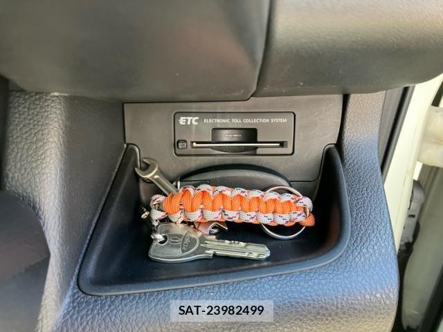 Nissan SERENA 2009-10 7224609-21