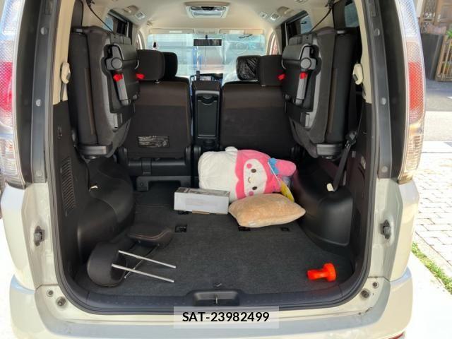 Nissan SERENA 2009-10 7224609-4
