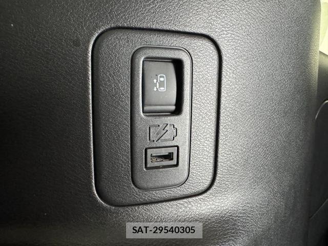 Nissan SERENA 2021-08 7224693-26