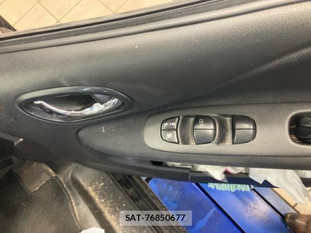 Nissan SERENA 2011-11 7224626-22