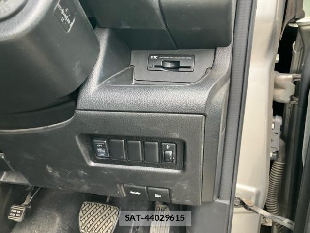 Nissan SERENA 2010-03 7224612-19