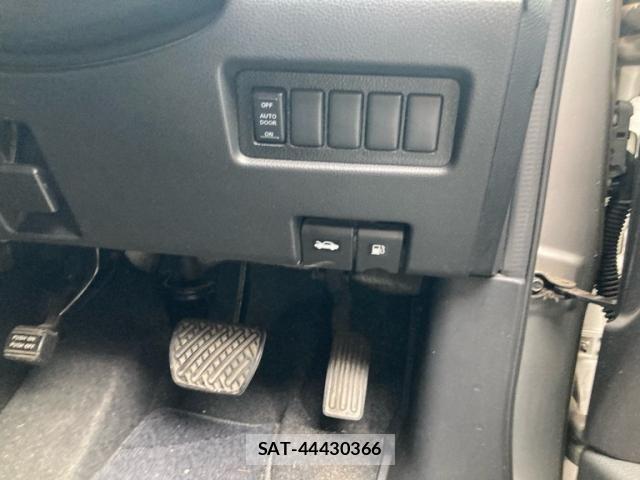 Nissan SERENA 2010-05 7224616-10