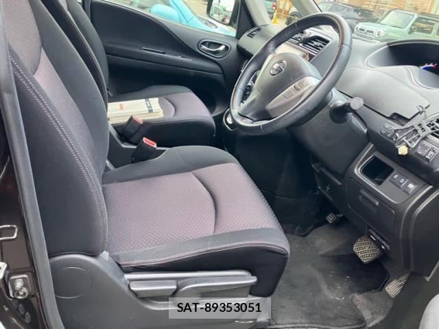 Nissan SERENA 2012-01 7224629-17