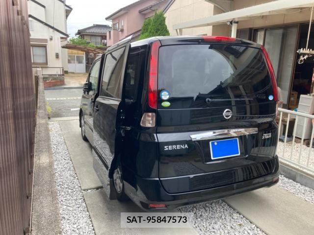 Nissan SERENA 2010-02 7224610-3