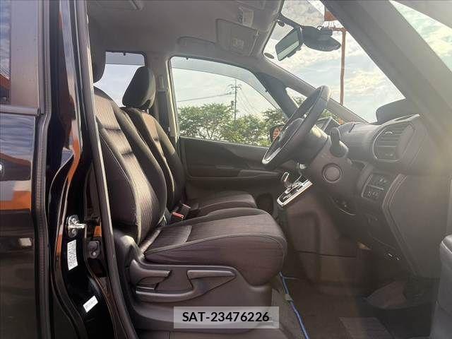 Nissan SERENA 2018-12 7224646-15