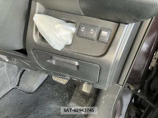 Nissan SERENA 2011-08 7252241-22