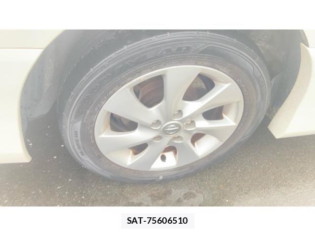 Nissan SERENA 2011-11 7252243-6