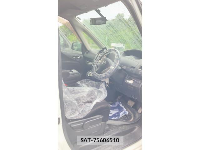 Nissan SERENA 2011-11 7252243-8
