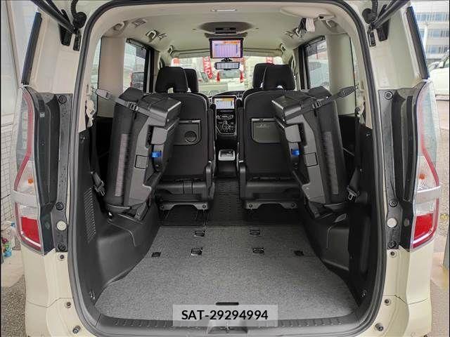 Nissan SERENA 2021-09 7252228-10