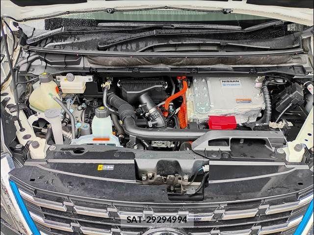 Nissan SERENA 2021-09 7252228-18