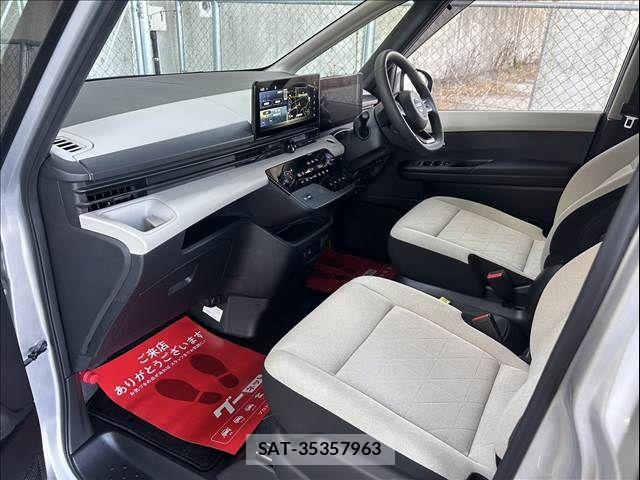 Nissan SERENA 2023-06 7272653-21