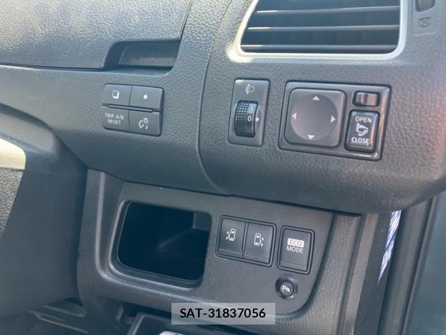 Nissan SERENA 2011-02 7272900-12