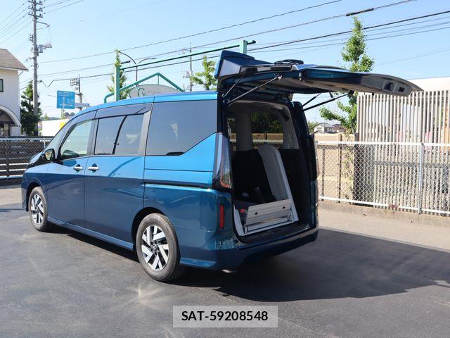 Nissan SERENA 2023-11 7329925-6