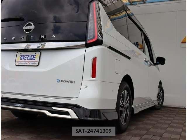 Nissan SERENA 2023-08 7329924-27