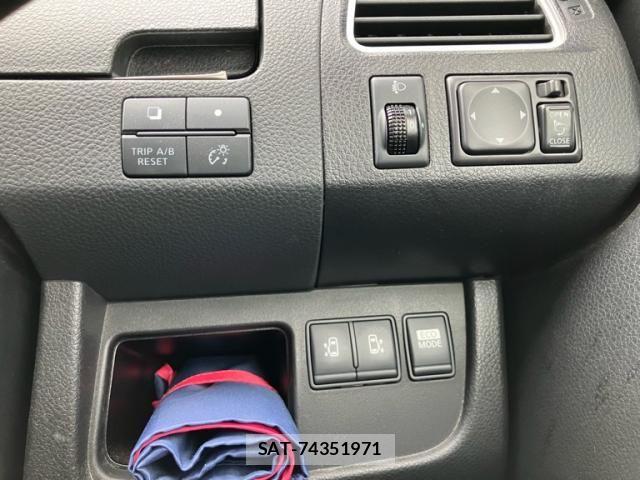 Nissan SERENA 2011-09 7359758-21