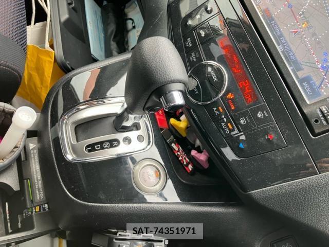 Nissan SERENA 2011-09 7359758-25