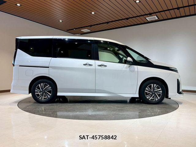 Nissan SERENA 2023-09 7359710-5